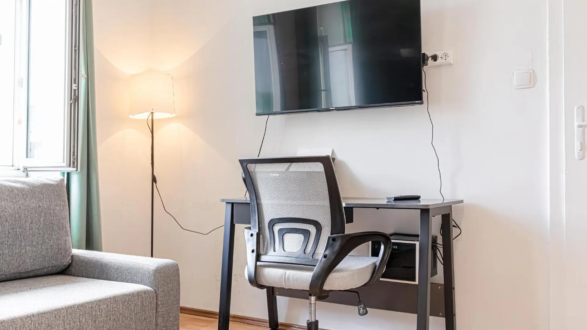 Lovely 1Br Apt U3 Proximity & Danube Canal, 3Rd District Wenen Appartement