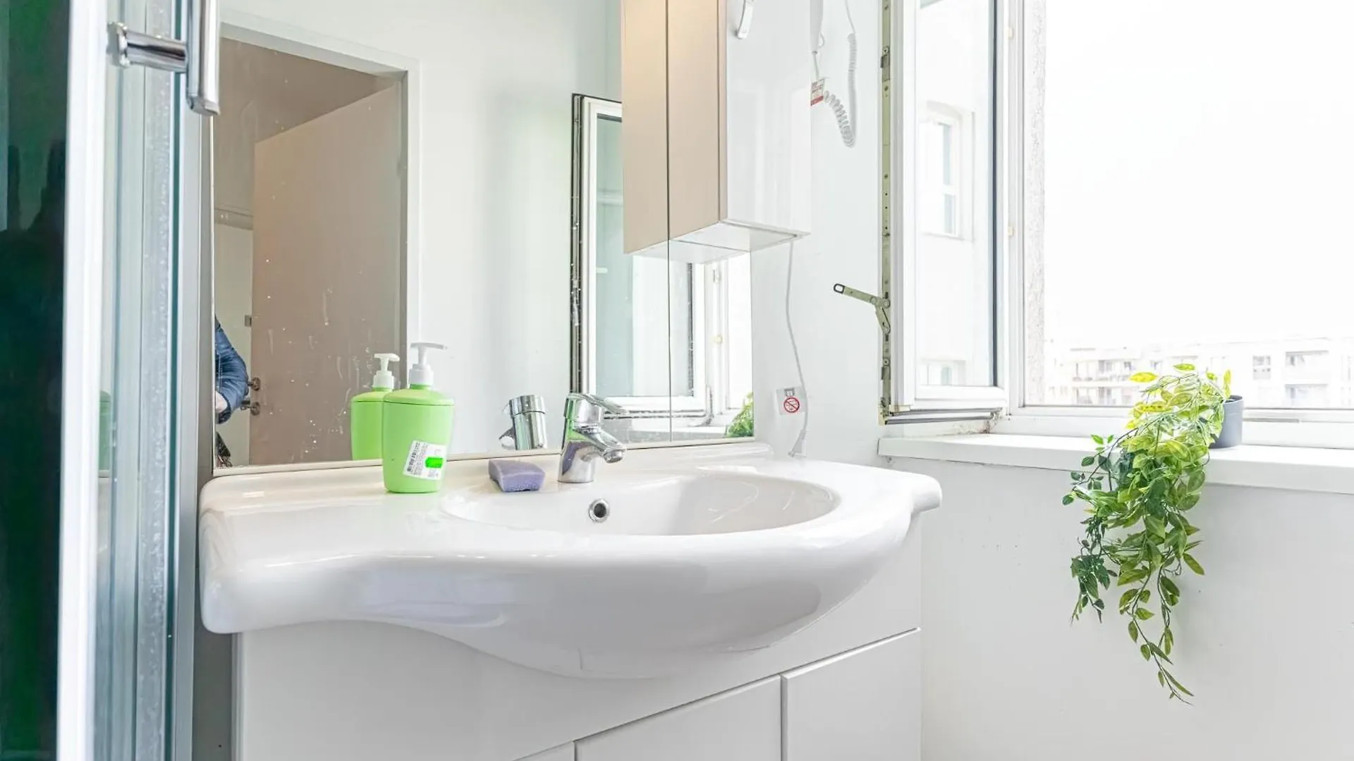 Lovely 1Br Apt U3 Proximity & Danube Canal, 3Rd District Wenen Appartement